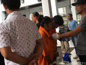 Selipkan di Paha, Sepasang Kekasih Bawa Sabu dari Malaysia