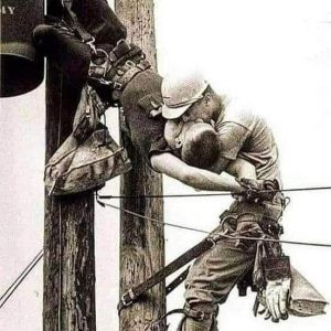 Dibalik Kisah Foto The Kiss of Life