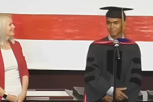 Kisah Inspiratif: Pemuda Lombok Tengah Meraih Gelar Doktor di Amerika Serikat, Menyentuh Hati dengan Tangisan Haru saat Berpidato