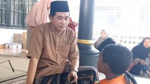 Hobi Bahaya Bocah Hirup Pertalite, KH Anwar Zahid Beri Arahan untuk Mencegah Bahaya yang Mengintai