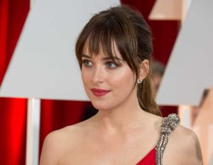 Dakota Johnson Ungkap Kebencian pada Antonio Banderas, Ini Sebabnya