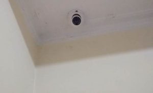 Cegah Penyadapan! Pelajari Cara Mudah Menemukan Kamera Tersembunyi di Penginapan