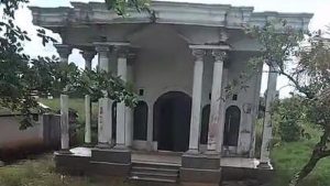 Viral Rumah ‘Sombong’ Depan yang Mewah, Namun di Belakangnya Bikin Tercengang