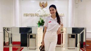 Berapa Gaji Staf Ahli Menpora yang di Jabat Mikha Tambayong