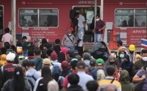 Syarat Terbaru Naik Pesawat, KRL, MRT, TransJakarta, dan Kapal Tak Perlu Pakai Masker jika Sehat