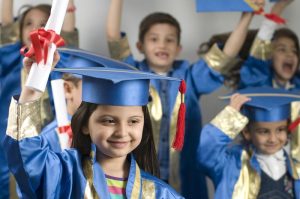 Keluhan Netizen: Wisuda Ala Mahasiswa Di Jenjang TK, SD, SMP, dan SMA, Apakah Sudah Terlalu Berlebihan?