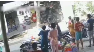 Viral Bengkel di Pinggir Jalan Bergeser, Tiba-tiba Hilang Terpendam ke Bawah Tanah