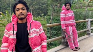 Keren! Pakai Kain Kasur Kapuk Sebagai Outif Rebahan Pria di Magelang Viral