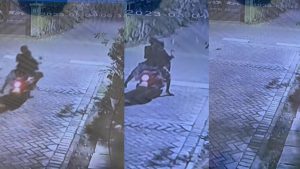 Viral! Pengendara Motor Tebar Uang di Jalanan, Aksi Dilakukan Tengah Malam Menarik Perhatian Banyak Warga