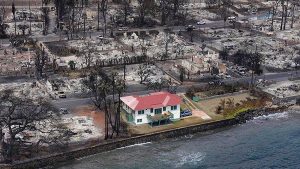 Viral Kebakaran Dahsyat Hawaii ‘Rumah Atap Merah’ tetap Berdiri Utuh