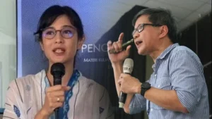 Cerita Dian Sastro ‘Dihabisin’ Rocky Gerung saat Sidang Skripsi
