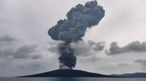 Gunung Anak Krakatau Erupsi, Abu Vulkanik mencapai 1000 Meter