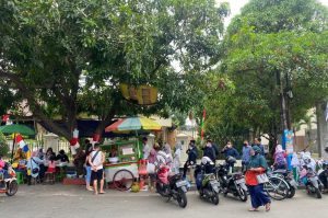 VIRAL Jualan Bakso di Depan Kuburan, Sehari Bisa Habiskan Ratusan Porsi