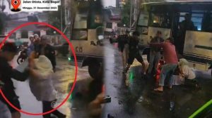 VIRAL Aksi Emak-emak Lerai Sopir Bus yang Dikeroyok Pengamen di Bogor
