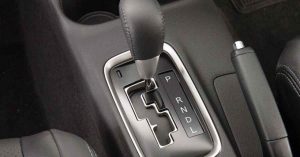 Cara Parkir Mobil Matic yang Benar, Rem Tangan atau P Dulu?