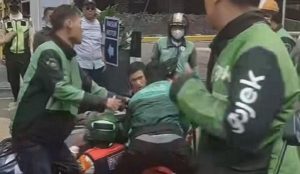 Viral Ojol Ribut dengan Security LRT di Kuningan