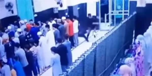 Gerombolan Anak Muda Serang Salah Satu Jamaah Pakai Sajam saat Sholat Subuh di Masjid