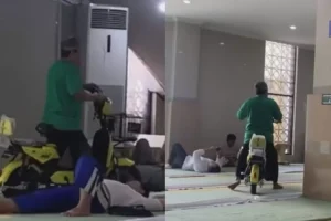 Viral Aksi Bapak-bapak Naik Sepeda Listrik di Dalam Masjid