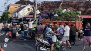 VIDEO VIRAL Warga Lempar Sampah ke Truk, Ini Penjelasan DLHK Kota Yogyakarta