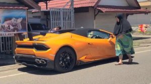 VIRAL Wanita Berdaster Naik Lamborghini