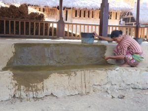 Mengulik Tradisi Unik di Dusun Sade Lombok: Lantai Rumah Dihaluskan dengan Kotoran Sapi