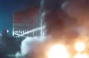 Mobil Box Terbakar di Tol Tangerang-Jakarta, Pengemudi Luka Ringan