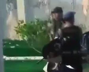 Viral! Polisi Di Lampung Bubarkan Acara Hiburan Hajatan dengan Senjata Api