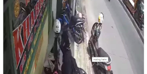 VIRAL Seorang Pria Curi Helm di Parkiran Warteg Jalan Raya Kemang Bogor Terekam CCTV
