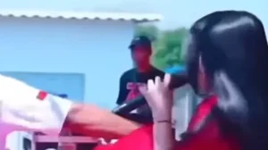 Viral Biduan Ngamuk Lempar Mikrofon Gegara Disawer Penonton