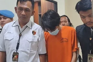 Pemuda Cekik dan Banting Pacar gegara Nggak Diajak Selfi