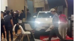 Mobil Listrik Tabrak Booth di GIIAS Bandung 2024, Diduga Pengunjung Tak Sengaja Injak Pedal