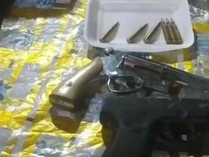 2 Pemuda di Sidoarjo Pamer Peluru dan Senpi saat Nongkrong di Warung Kopi Berakhir Ditangkap Polisi