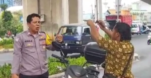 Pria Acungkan Senjata Tajam di jalan Pulo Gadung Diamankan Bhabinkamtibmas