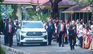 Sambut Paus Fransiskus di Istana Merdeka Anak-Anak Pakai Baju Adat Nusantara