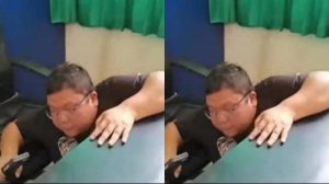 Camat di Lampung Ngumpet di Kolong Meja gegara Kepergok Warga Bawa Baliho Cabup