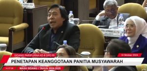 Viral, Gaya Protes Komeng karena Ditugaskan Sesuatu yang Tak Dipahami
