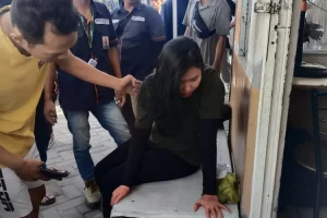 Seorang Wanita di Surabaya Nekat Begal Sopir Taksi Online