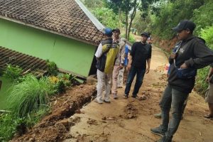 Bencana Tanah Bergerak di Cianjur: Puluhan Rumah Rusak, Warga Mengungsi