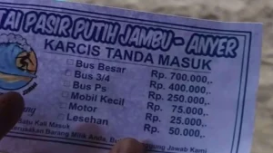 VIRAL Pengunjung Pantai Anyer Keluhkan Parkir 20 Menit Bayar Tarif Rp75 Ribu