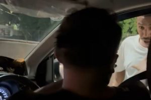 VIRAL Sopir Taksi Online Dikeroyok 2 Pria di Tol Kebon Jeruk