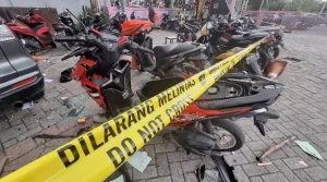 VIRAL Bentrok Ormas di Car Wash Pekanbaru, Puluhan Motor Dirusak