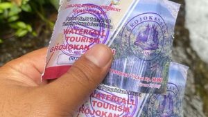 Dipaksa Bayar 3 Kali, Wisatawan Keluhkan Pungli di Tumpak Sewu
