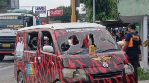 Bentrok Ormas Pemuda Pancasila vs GRIB di Bandung, Sejumlah Kendaraan di Rusak