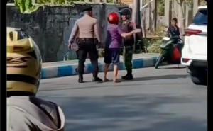 Viral! Polisi dan TNI Terlibat Cekcok di Jalan Raya NTT