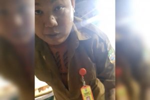 Pria Bebaju PNS Minta-minta THR Rp200 Ribu ke Pedagang Pasar Induk Cibitung