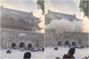 Atap Bangunan Berusia 650 Tahun di China Rubuh