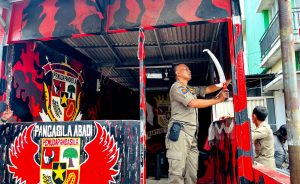 Satpol PP Bongkar Posko Ormas di Depok
