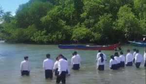 Viral Penyerah SK CPNS Timor Tengah Utara di Tepi Pantai Wini