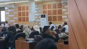 Viral Anggota DPRD Tuban Ngevape saat Rapat Paripurna
