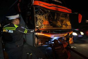 Bus Wisata Kecelakaan Beruntun di Tol Pasuruan